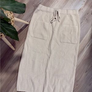 Beige Ribbed Knit Skirt with Pockets